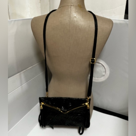 Elegant Black Crossbody Bag - Picture 2 of 9